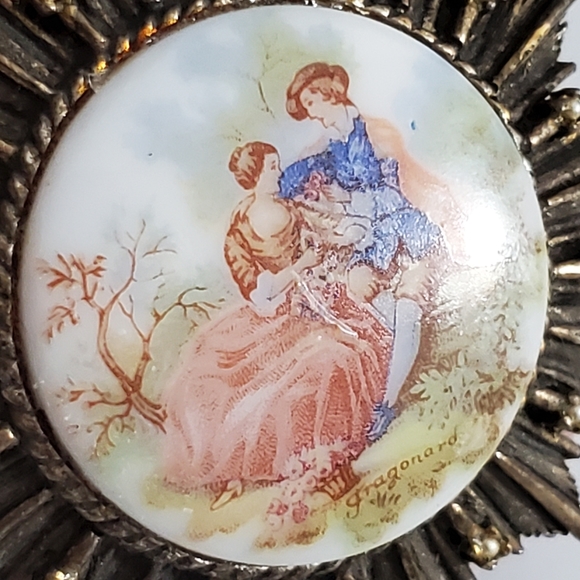 Vintage fragonard art 60's Victorian porcelain courting couple brooch pin pearls - Picture 5 of 10